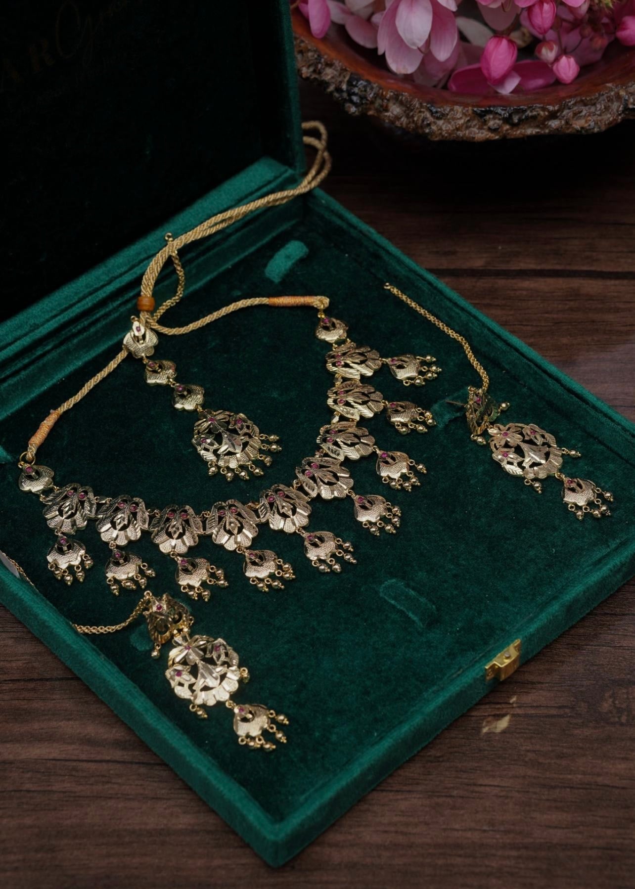 Zarmin Hyderabadi Jadua Gold-plated Necklace Set