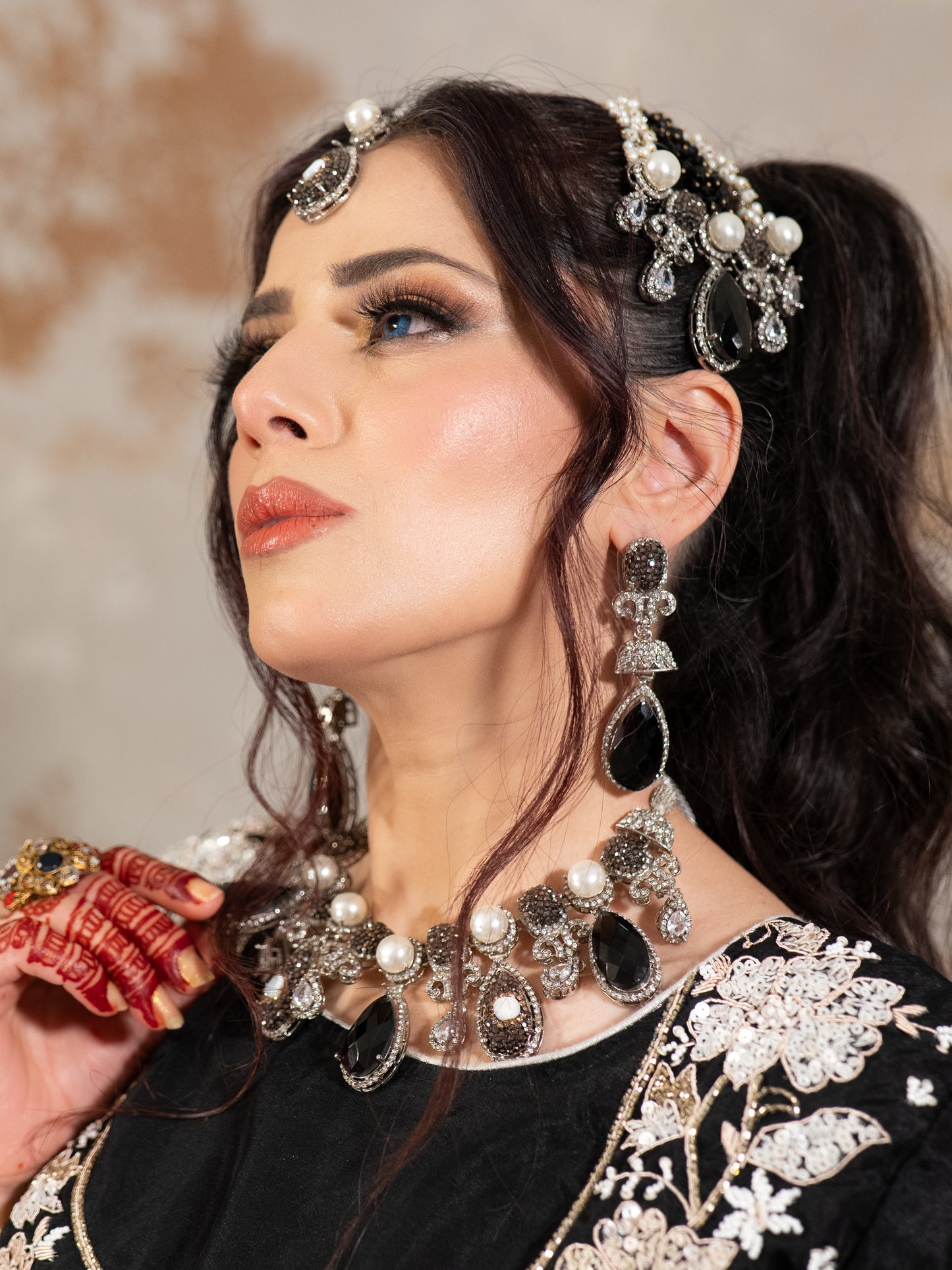 Queen's Pride | Silver Tone Black Crystal & Pearl Bridal Set