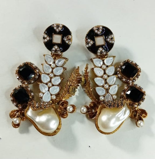pearl black earrings​